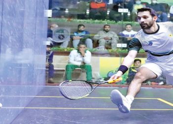 File/ Nasir Iqbal in action during his Asian Individual Squash Championship quarter-final against Leung Chi Hin Henry of Hong Kong at the Mushaf Squash Complex on December 18, 202. (APP)