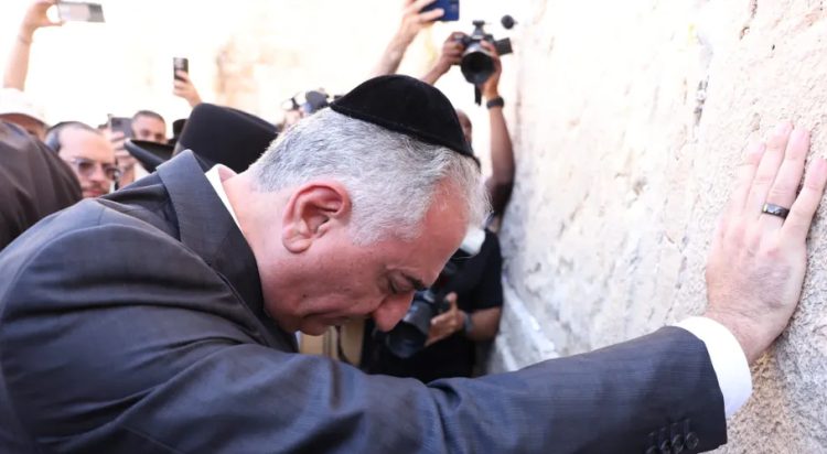 Crown Prince of Iran, Reza Pahlavi visit Western Wall (Wailing Wall) in east Jerusalem on April 18, 2023 [Ariel Zandberg (GPO) / Anadolu Agency]