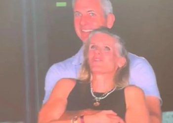Viral Couple at Coldplay