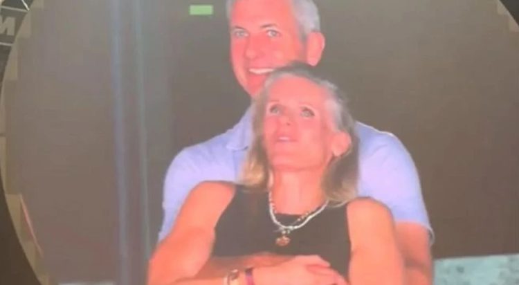 Viral Couple at Coldplay