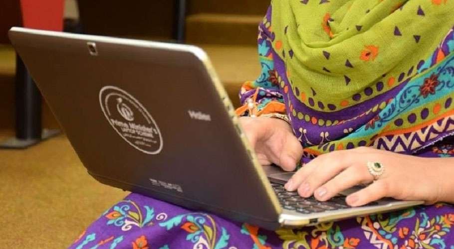 Punjab extends laptop scheme to private university students