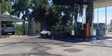 The burnt-out vehicle at a petrol station near the village of Amendolara, in a vast farming area of the Calabria region, on Tuesday, June 2. — Photo courtesy @Corriere della Sera/X