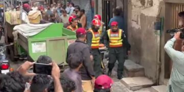 According to rescue officials, seven people lost their lives while three others were injured after the roof of a house collapsed near Sukh Nehar in Baghbanpura, Lahore. (Image: Geo News)