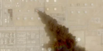 A satellite image shows trail of smoke rising from an oil facility, in Jizan, Jazan province, Saudi Arabia, July 26, 2026. Yemen's Iran-aligned Houthis said on Saturday, July 25, that they carried out operations targeting Saudi Aramco facilities in Jizan and Yanbu, according to a statement by the group's military spokesperson Yahya Sare. European Union/Copernicus Sentinel-2/Handout via REUTERS
