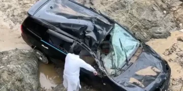 According to Rescue 1122, a flash flood near Inkar Madrasa washed over the main highway, forcing its complete closure to all traffic. The road blockage led to long queues of vehicles, leaving commuters and tourists stranded at several locations.